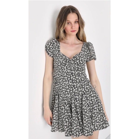 Lulus Here to Adore Black‎ Floral Lace-Up Mini Dress L NEW - Picture 1 of 7